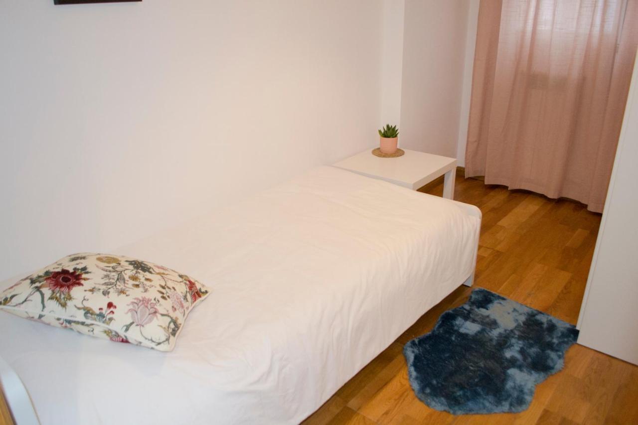 Apartamenticos Torrenueva I ซาราโกซา ภายนอก รูปภาพ